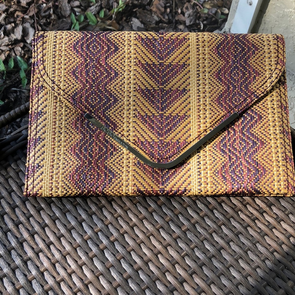 BCBG clutch